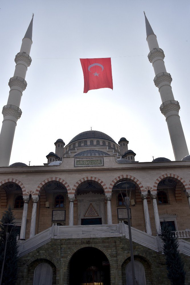 Konya’daki bütün camilerde Türk Bayrağı dalgalanacak