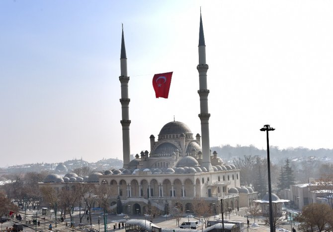 Konya’daki bütün camilerde Türk Bayrağı dalgalanacak