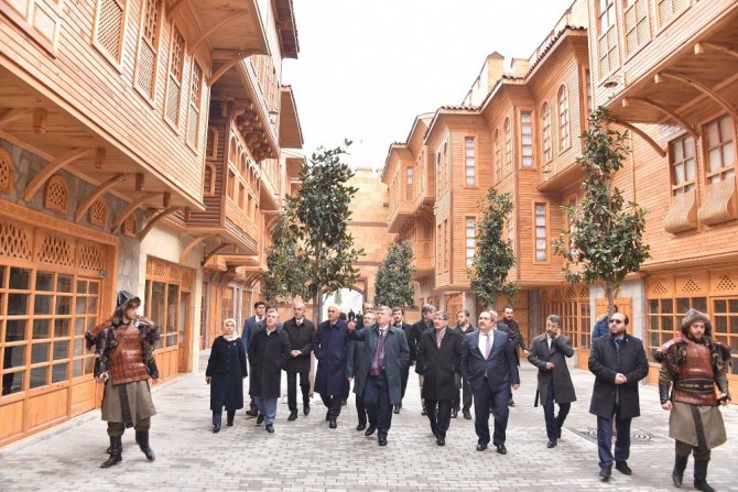 Konya’da bulunan belediye başkanları tarihi ve kültürel mekanları inceledi