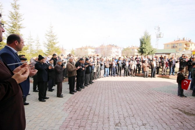 Beyşehir’de Cuma namazı çıkışında Afrin şehitleri için dua