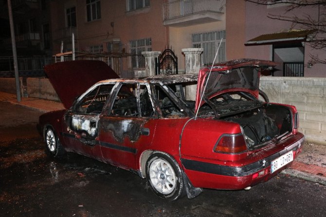 Konya’da park halindeki otomobil kundaklandı