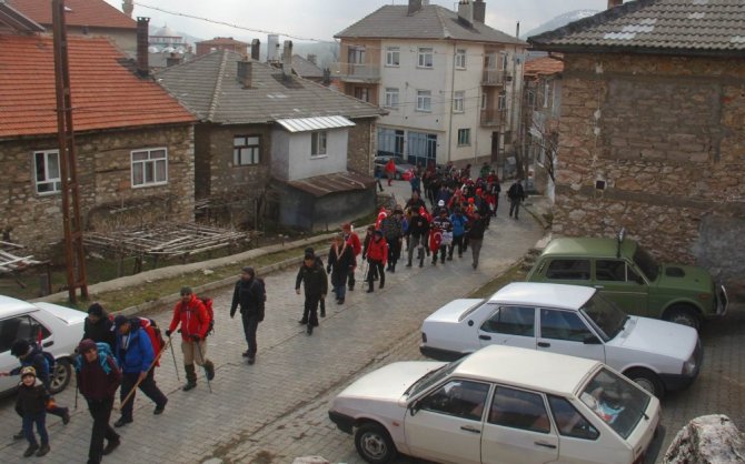 Dağcılar ve doğaseverler Afrin şehitleri için tırmandı