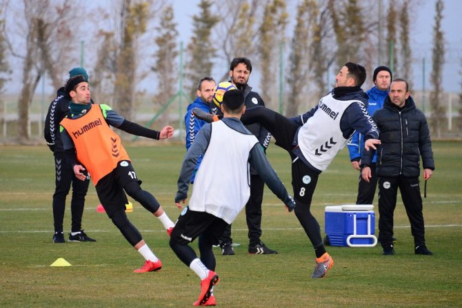 Mehmet Özdilek: “Cesareti olmayan esareti sahiplenir”