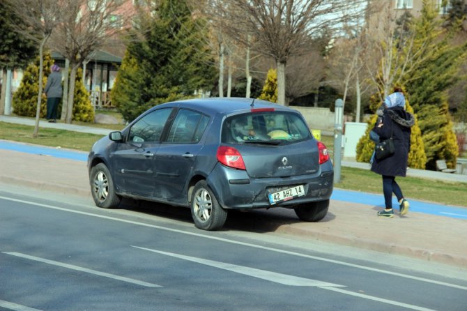 Karşıdan karşıya geçmek isteyen anne ve 2 yaşındaki çocuğu kazada ağır yaralandı