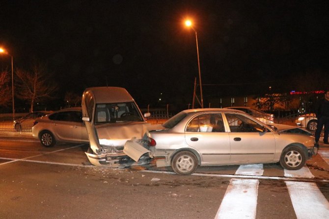 Konya’da 8 araç birbirine girdi: 2 yaralı