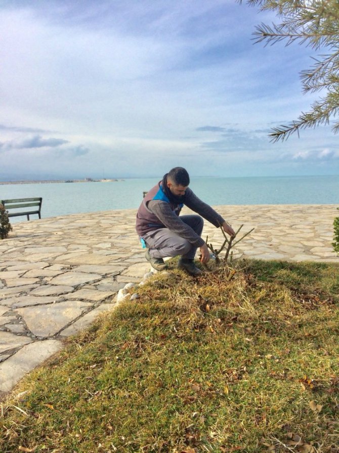 Beyşehir’in park ve yeşil alanlarında bahar mesaisi