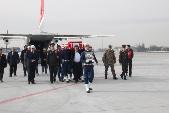 Konyalı şehidin babası oğlunun tabutunu omuzladı