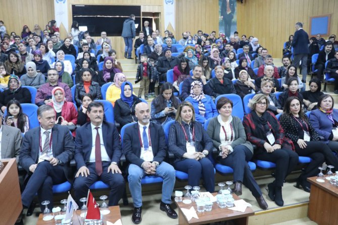 Anadolu Üniversitesi Aksaray’da öğrencilere başarı belgelerini verdi