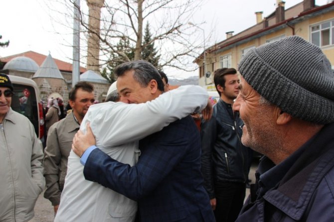 Başkan Tutal, umre yolcularını uğurladı