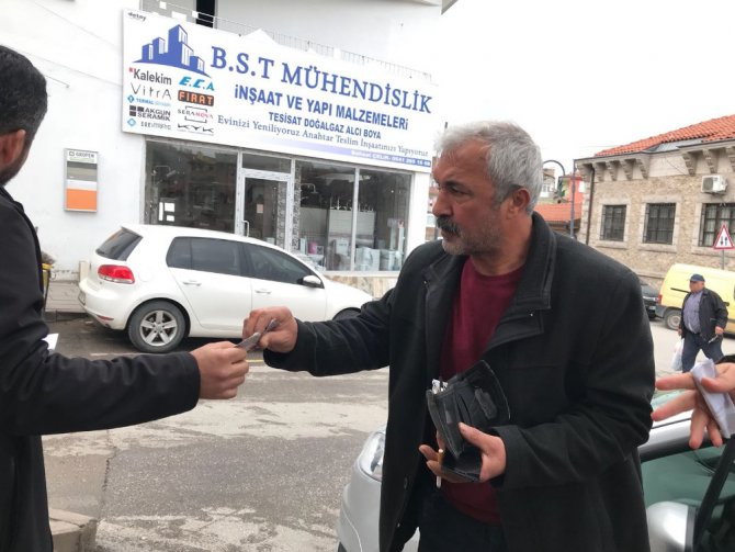 Dolandırılmak üzere olan vatandaşı polis bile ikna edemedi