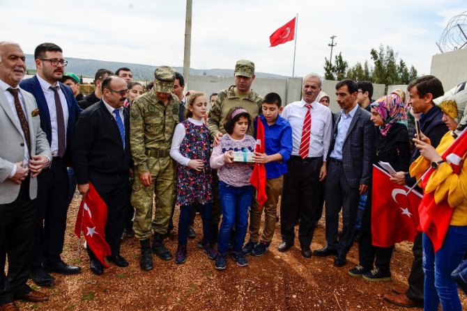 Görme engellilerden Mehmetçik’e destek ziyareti