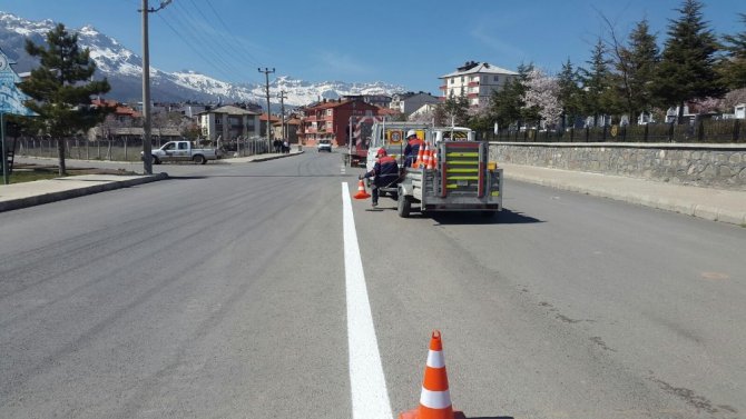 Seydişehir’de yol çizgileme çalışmaları başladı