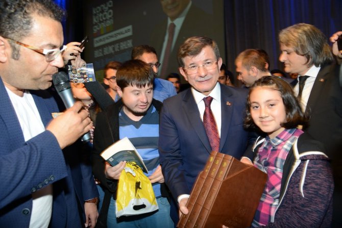 Davutoğlu’ndan “Bilgi, Bilinç Ve Ahlak” konferansı