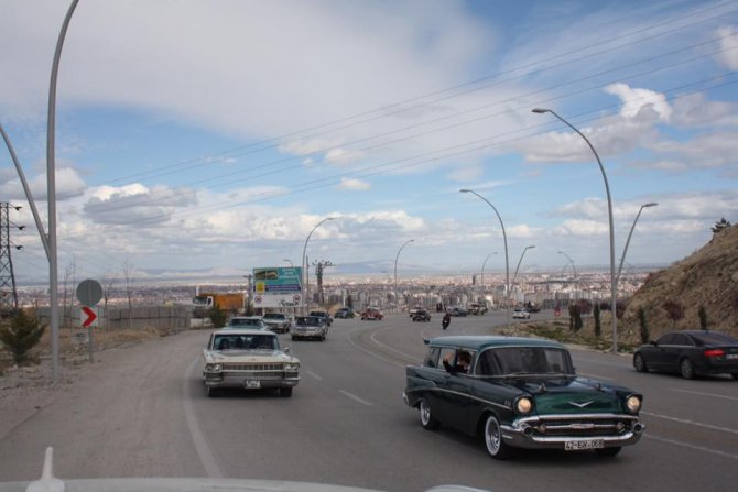 Konya’da özel gençlere klasik otomobillerle nostalji turu