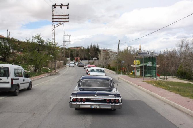 Konya’da özel gençlere klasik otomobillerle nostalji turu