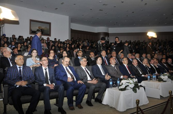 Selçuk’ta “Anayasalar ve Siyaset” konferansı yapıldı