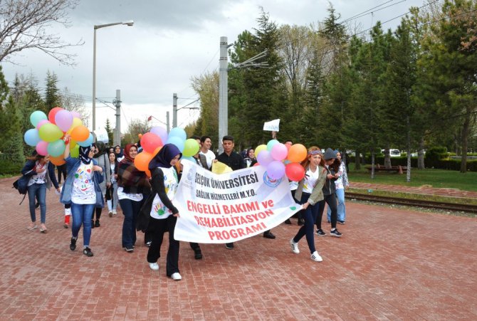 Selçuk’ta ‘Otizm Farkındalığı’ yürüyüşü