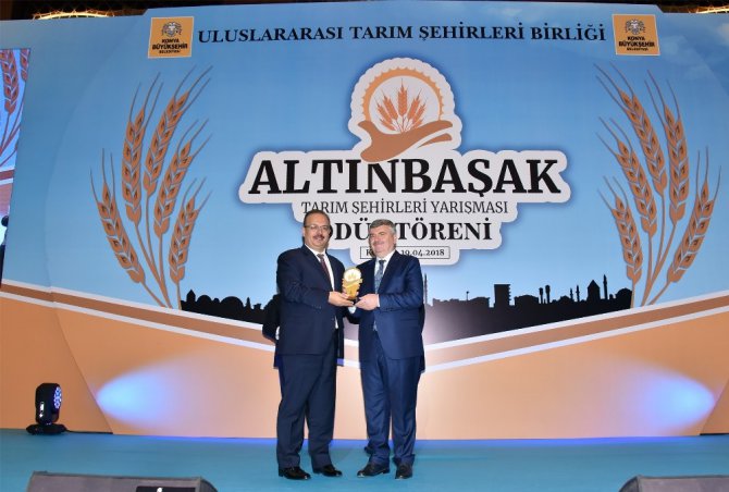 Altınbaşak Tarım Şehirleri Yarışması’nda dereceye giren belediyeler ödüllerini aldı