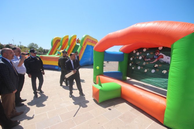 Beyşehir Belediyesinden bayram hediyesi, şişme oyun parkı eğlencesi