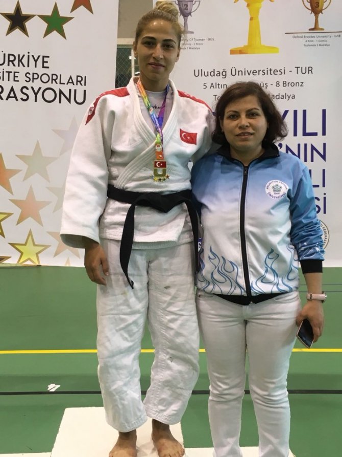 NEÜ’lü öğrenciler judo şampiyonasından derecelerle döndü