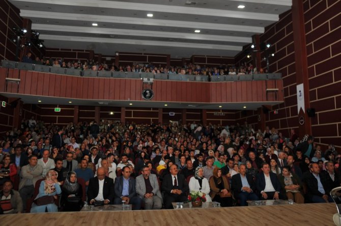 Akşehir’de Eğitimci - Yazar Alişan Kapaklıkaya konferans verdi