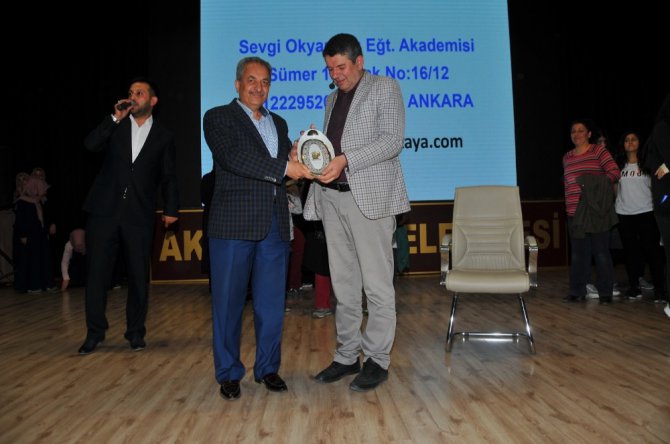 Akşehir’de Eğitimci - Yazar Alişan Kapaklıkaya konferans verdi