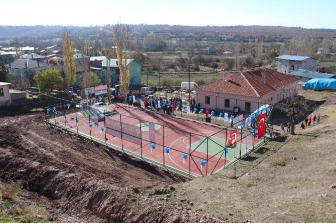 Beyşehir’e 8 çok amaçlı spor sahası daha