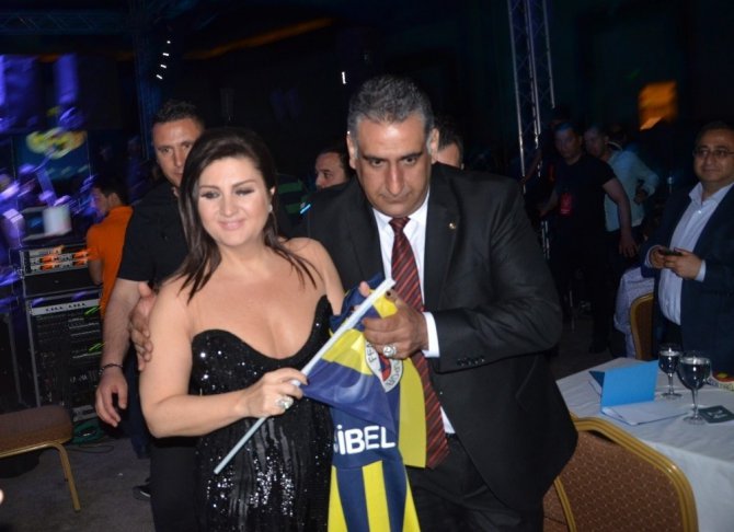 Sibel Can Konya Fenerbahçeliler Derneği için sahneye çıktı