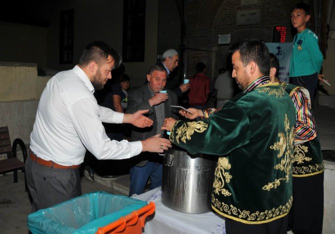 Akşehir Belediyesinden kandil ikramı