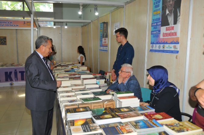 Yazar Rasim Özdenören Akşehir’de söyleşiye katıldı