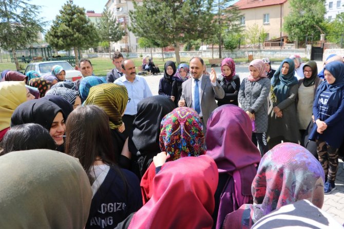 Özaltun, imam hatipli öğrencilerle buluştu