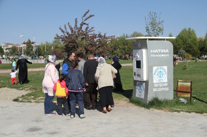 Beyşehir’de havaların ısınmasıyla vatandaşlar parklara akın etti