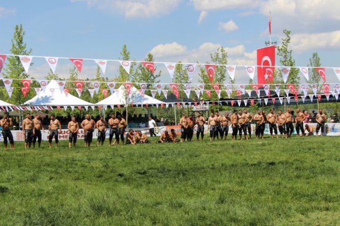 Seydişehir Yağlı Güreşleri Başpehlivanı İsmail Koç oldu