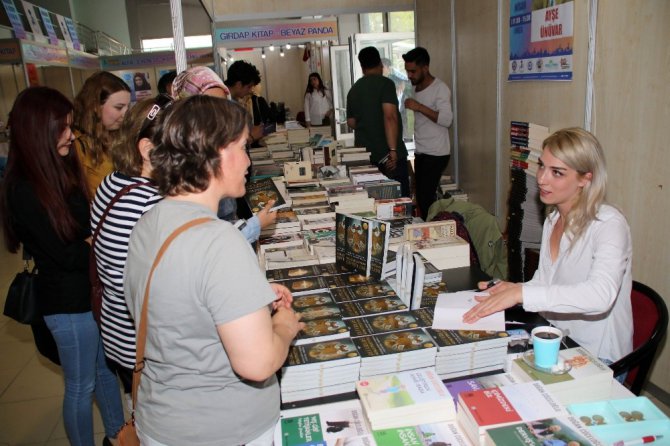 Akşehir’de yazarlar okurlarıyla buluşuyor