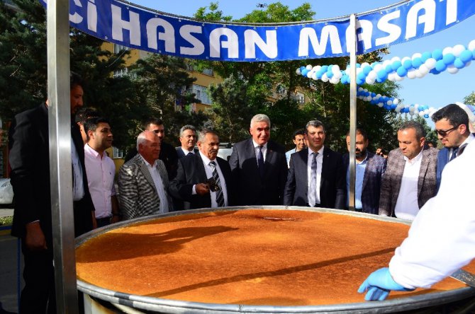 2 bin 500 kişilik künefe yaparak vatandaşa ikram etti