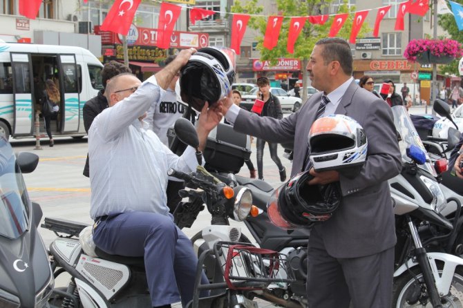 Konya’da motosiklet sürücülerine kask dağıtıldı