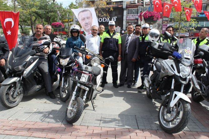 Konya’da motosiklet sürücülerine kask dağıtıldı