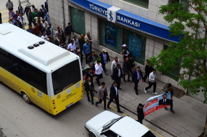 MHP’li aday adayı Çelebi yüzlerce kişiye telefon numarasını verdi