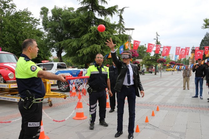 Emniyet kemerini taktılar, araçtan fırlamadılar