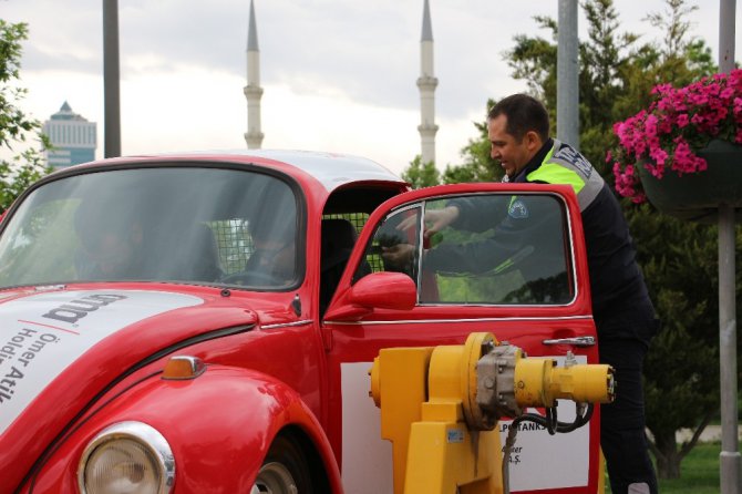 Emniyet kemerini taktılar, araçtan fırlamadılar