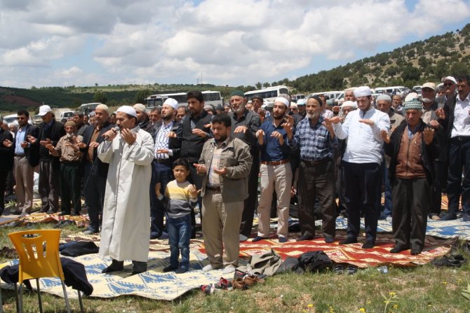 Derbent’te çiftçi yağmur duasına çıktı