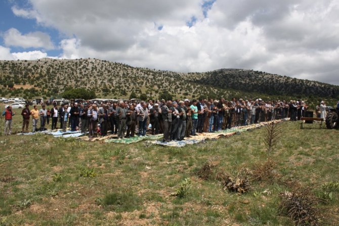 Derbent’te çiftçi yağmur duasına çıktı