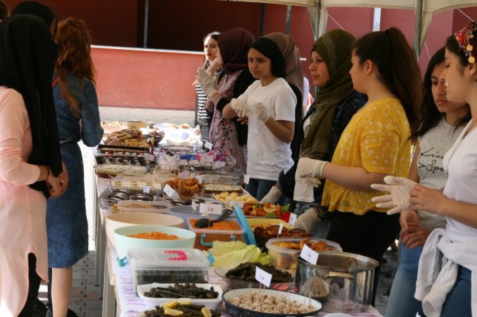 Kulu’da öğrenciler yararına sergi ve kermes