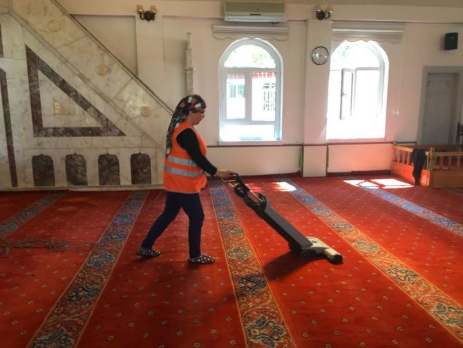 Akşehir belediyesi cami temizliklerini sürdürüyor