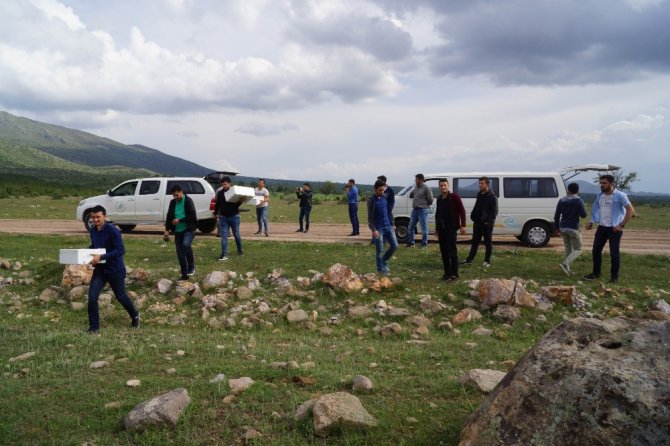 Konya’da üniversiteli öğrenciler, dağda ’Akbaba Sofrası’ kurdu