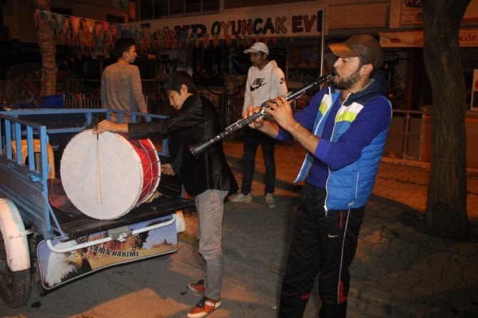 Ramazan davulcuları triportörle mesaiye başladı