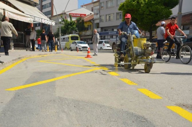 Ereğli Belediyesi yol çizgi çalışmalarını sürdürüyor