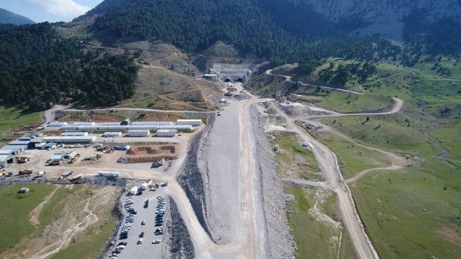 Gembos güzergahlı Yeni Konya-Antalya yolunda çalışmalar sürüyor