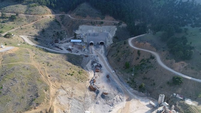 Gembos güzergahlı Yeni Konya-Antalya yolunda çalışmalar sürüyor