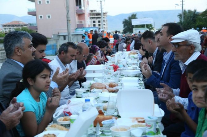 Ereğli’de geleneksel mahalle iftarları başladı